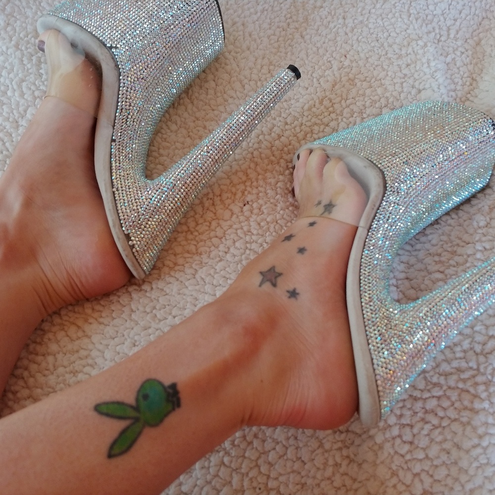 Heels - Picture 2 of 2